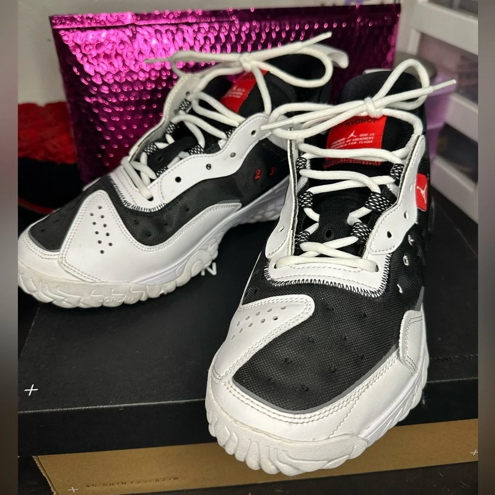 Nike Jordan Jumpman Delta 2 - 9.5